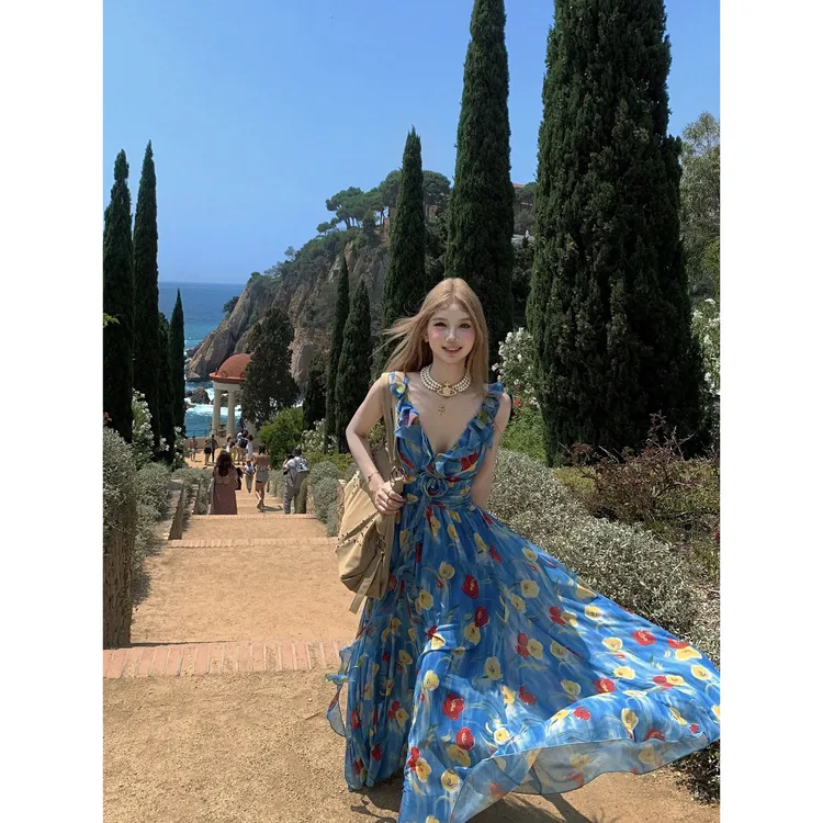 2025夏季新巴黎画染重工设计感V领碎花吊带连衣裙女收腰显瘦长裙
