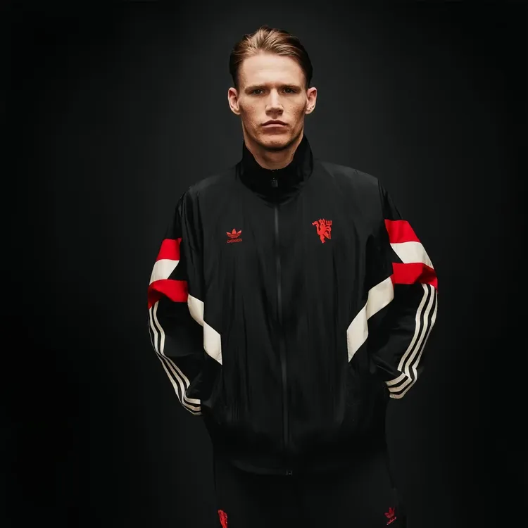 Adidas阿迪达斯【官方正品】男子曼联联名足球立领梭织外套IS6525