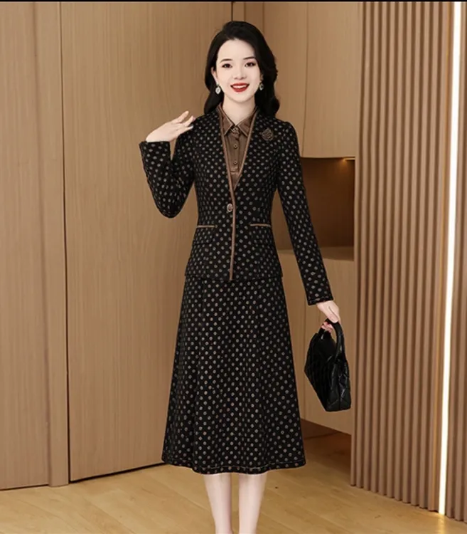 【两件套】2025春季新款优雅气质时尚大气休闲收腰显瘦套裙