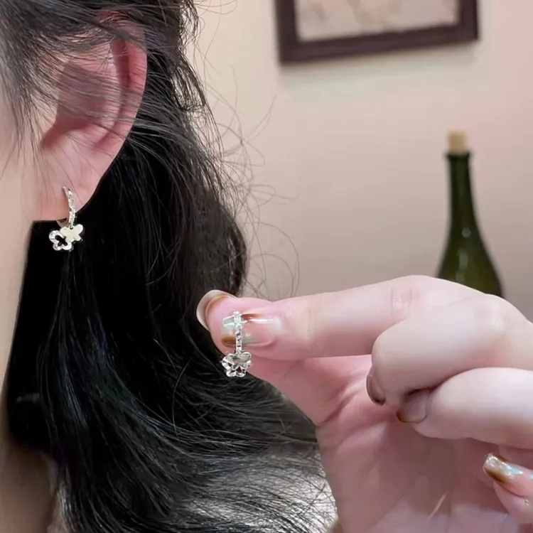 铜合金耳饰 银色蝴蝶流苏耳扣女轻奢高级感精致耳环百搭气质耳饰 