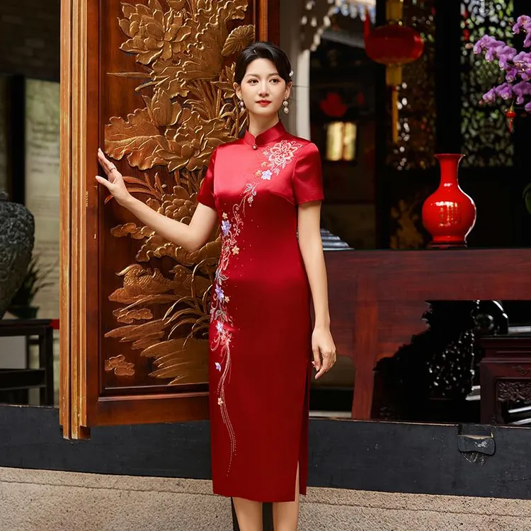 旗袍2025新款苏绣红色醋酸改良女妈妈中长款喜婆婆婚宴装高端