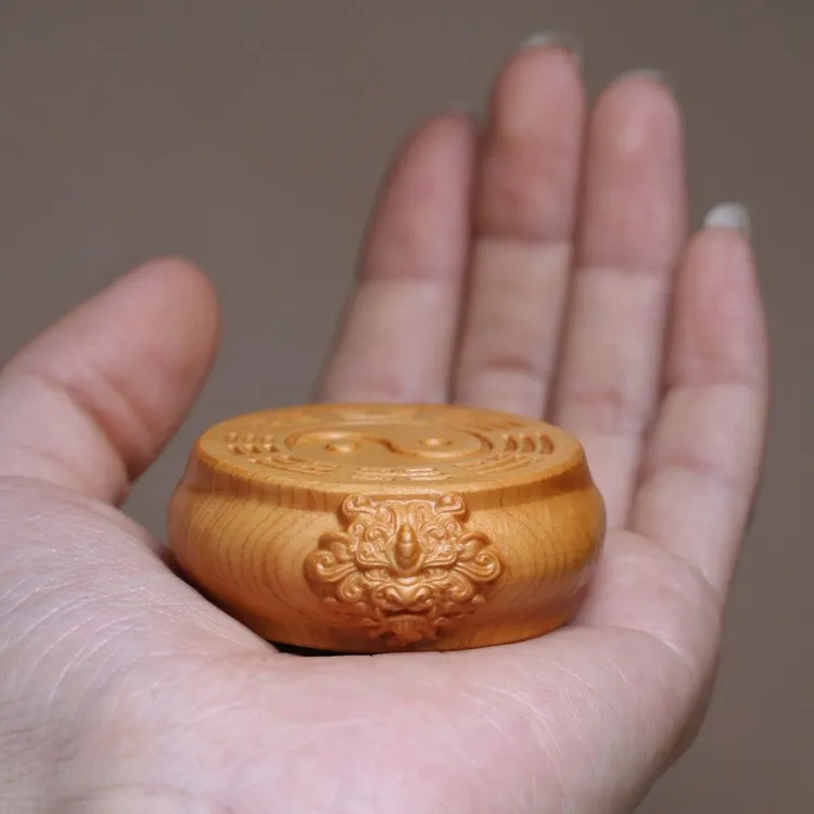 创意柏木礼品崖柏木雕八卦底座把玩摆件实木桌面茶杯木质工艺品