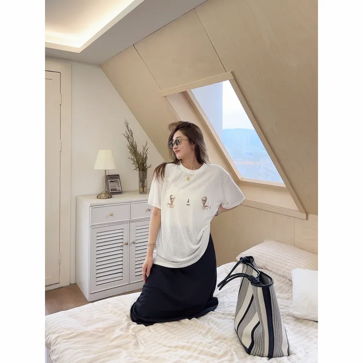 祝喜喜【人手一件】百搭显瘦T恤夏季宽松圆领印花设计感白T圆领显瘦