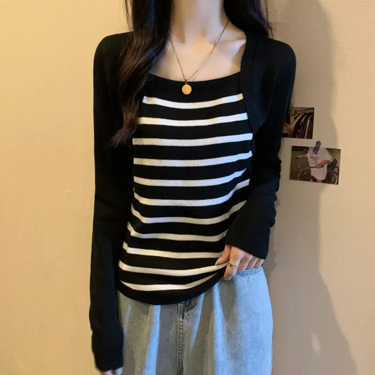 大码假两件方领条纹长袖针织衫女春秋微胖MM显瘦百搭洋气打底毛衣