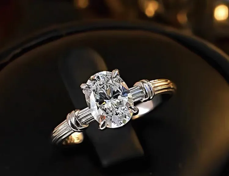 椭圆罗马柱钻戒时尚简约实验室培育钻石镶嵌水贝工厂发货