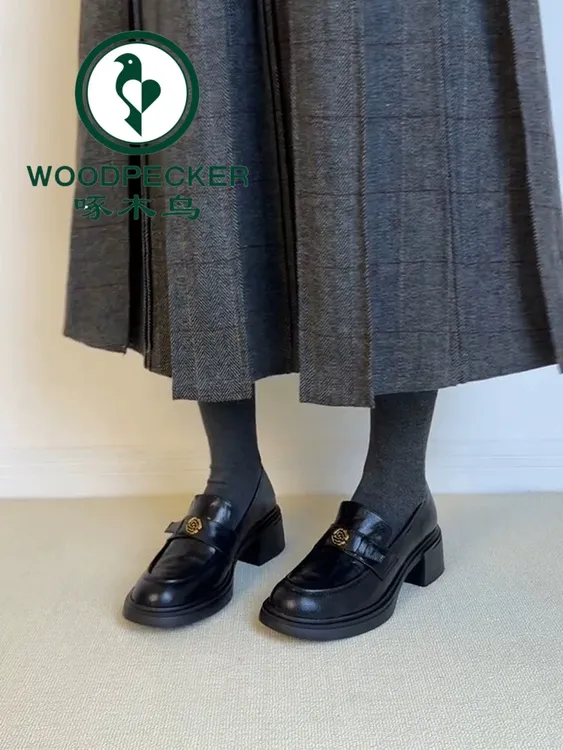 啄木鸟复古粗跟乐福鞋女2025新款一脚蹬圆头单鞋通勤懒人小皮鞋