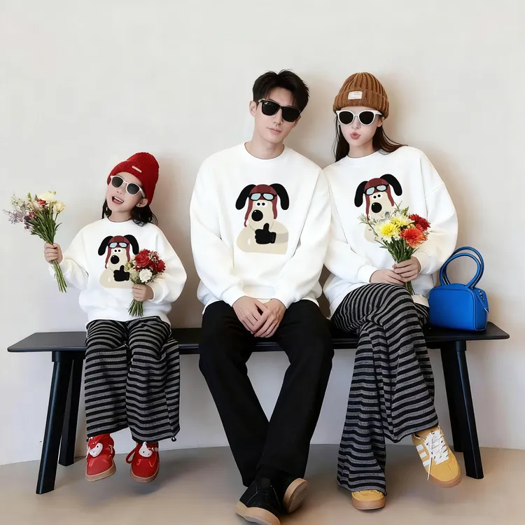 一家三四口亲子套装2025秋冬新爆款男女儿童长袖卫衣班服绒炸街潮