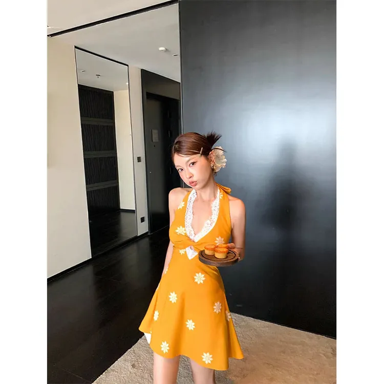 法式多巴胺设计感蕾丝边V领显瘦印花连衣裙收腰百搭小众休闲短裙