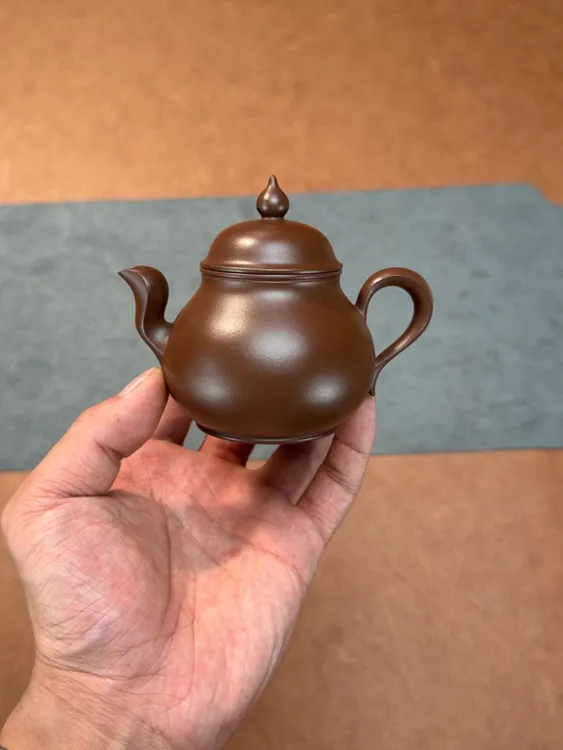 迦蓝壶 精工半手制作 黄龙山原矿深井老紫泥 140cc