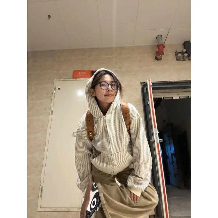 小众高街新款潮牌条纹连帽卫衣女流光风加绒保暖百搭通勤拉链外套