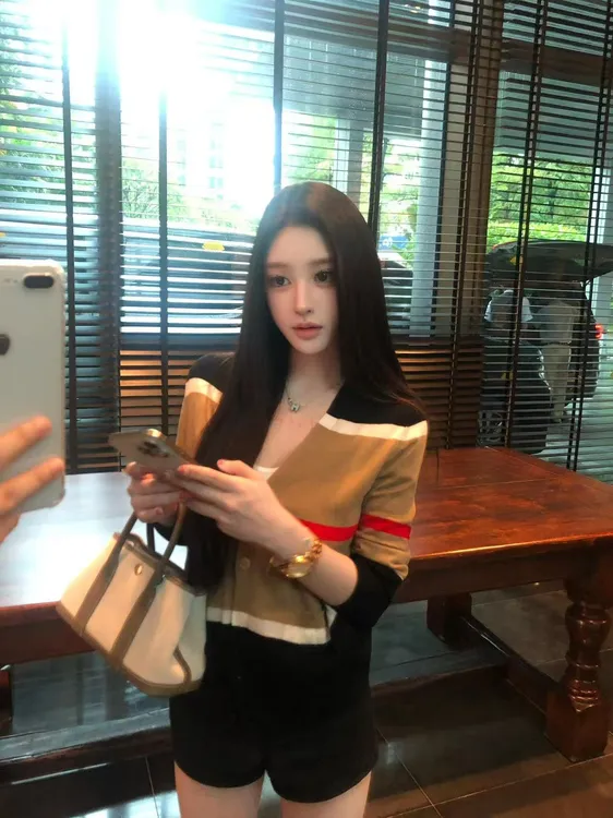 针织开衫女秋款气质名媛小众设计感v领条纹上衣收腰显瘦毛衣外套