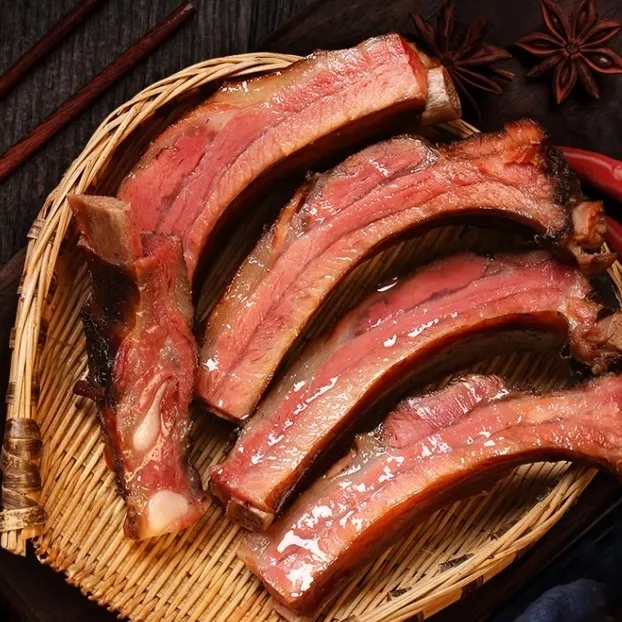 正宗四川特产农家传统柏树枝柴火烟熏腊排骨腊肉鸭脚姐姐视频