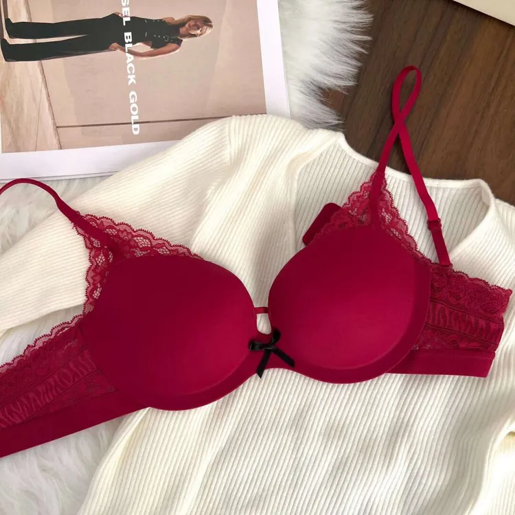 法式本命年红色蕾丝内衣女士无钢圈小胸聚拢显大舒适防下垂文胸罩