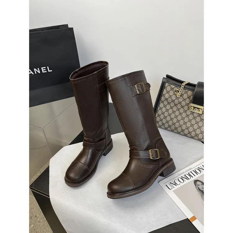 新款百搭休闲厚底牛皮版~粗跟中筒靴美拉德皮带扣圆时装靴长筒靴