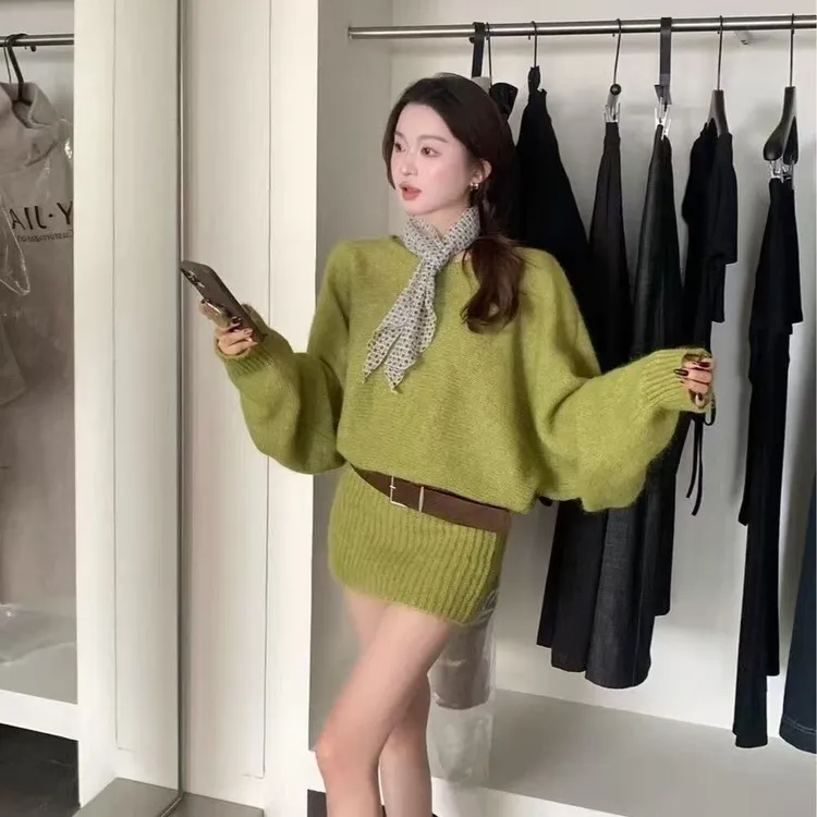 法式气质斜肩长袖针织连衣裙女秋季新款高级感收腰显瘦包臀短裙子