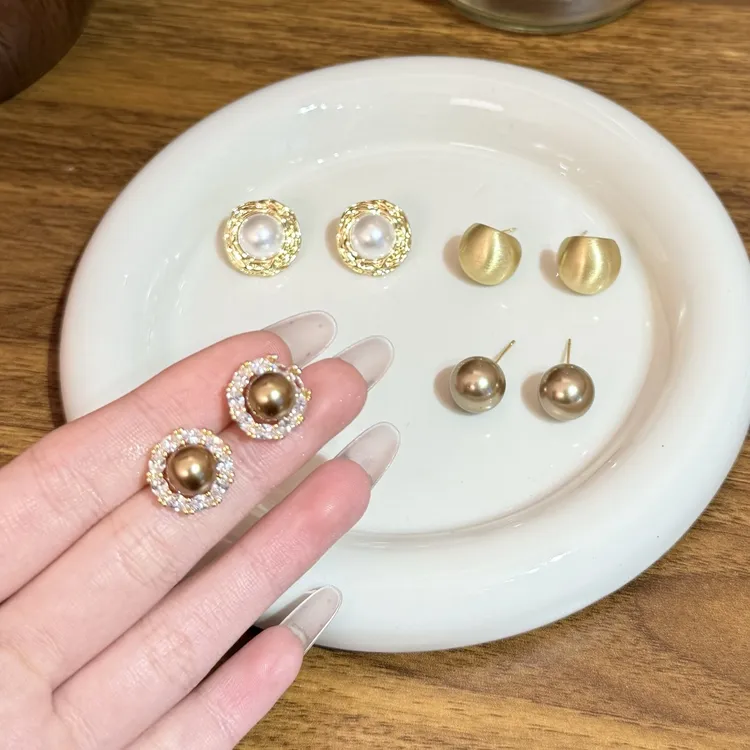 合金仿珍珠耳饰 锆石咖色珍珠耳钉女时尚气质小众高级感耳环.