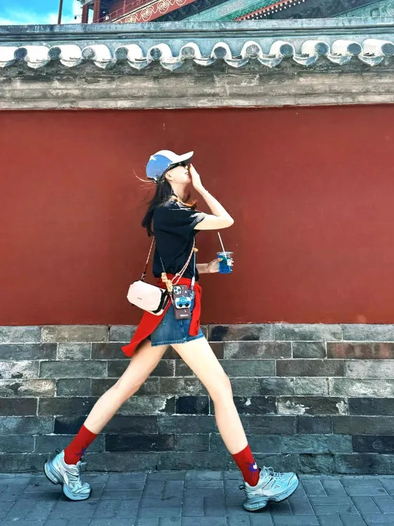 【艳阳天】夏季时尚字母印花美式复古黑色T恤短袖高腰牛仔短裤辣妹