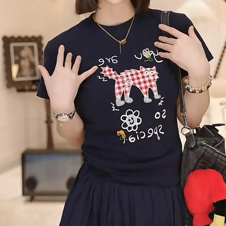 设计感时尚百搭修身显瘦短袖T恤女2025夏季新款轻奢圆领通勤上衣