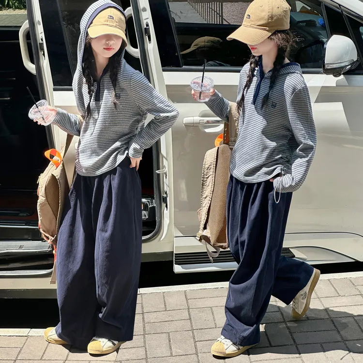 女童春秋卫衣套装2025新款洋气6-12中大童时髦休闲条纹毛衫两件套