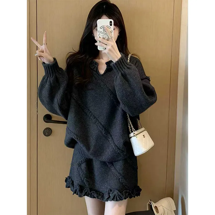 2025秋冬新款慵懒风针织套装女V领设计感毛衣花边短裙宽松两件套