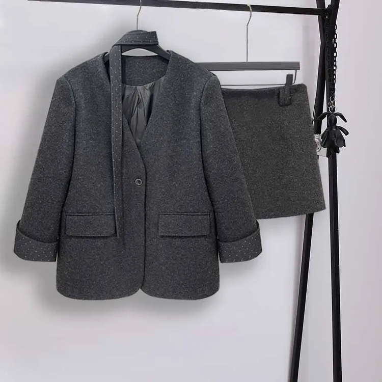 韩系2025冬季新款宽松V领飘带单排扣加棉西装外套+半身裙两件套女