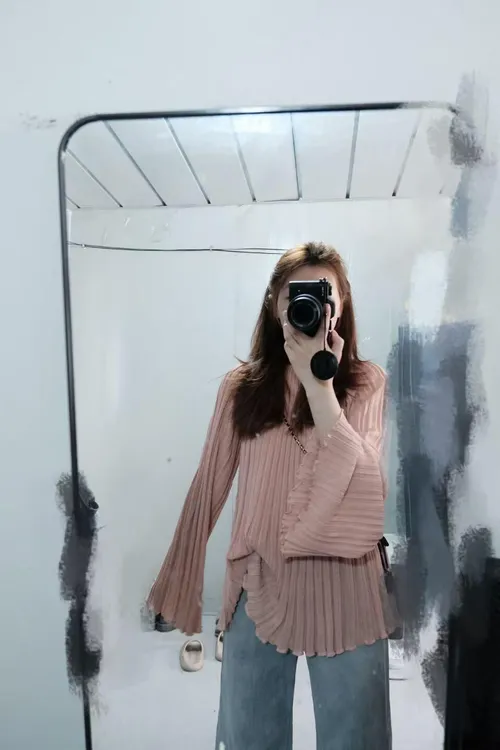 2025开春小众穿搭设计感独特漂亮橘粉色压褶喇叭袖衬衫上衣