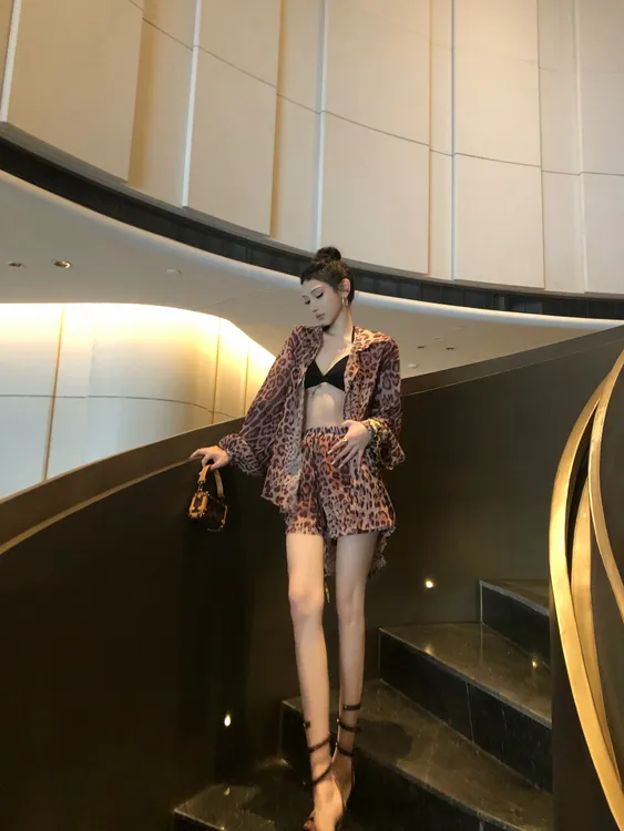 ChiclyNana  海边度假风豹纹宽松套装性感透视长袖衬衫短裤两件套