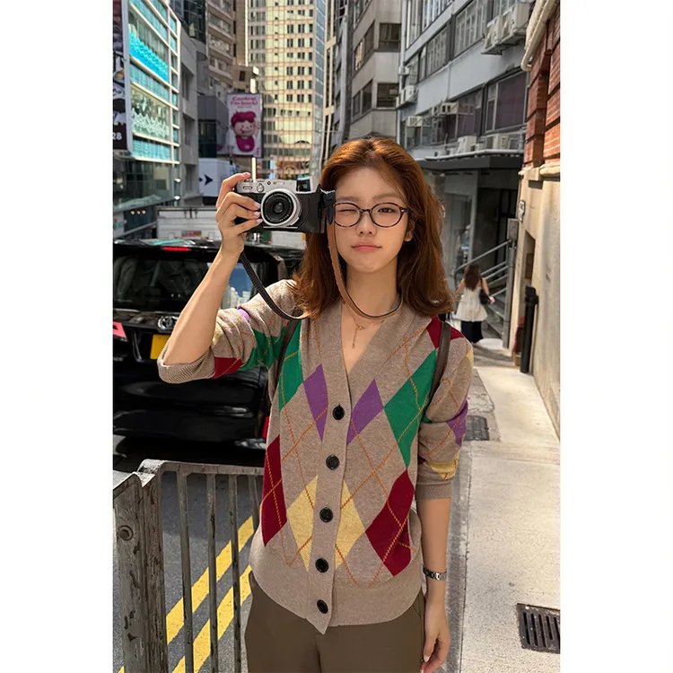Tuuuh【加州旧刊】 V领菱格针织衫撞色学院毛衣百搭上衣M36623TU53