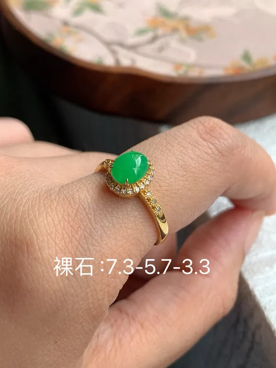 阳绿蛋面戒指yg 天然翡翠缅A18k金镶嵌
