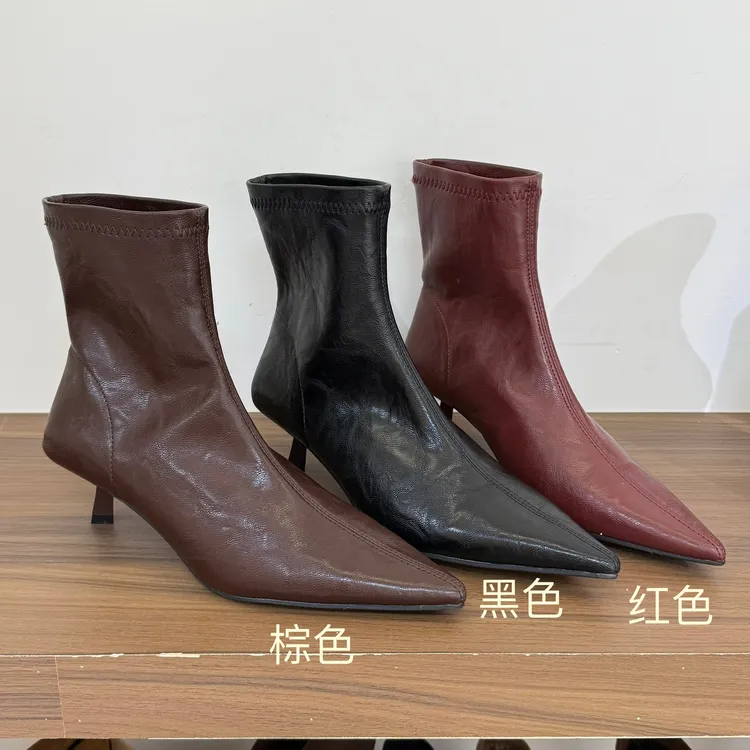 2025秋冬新款气质尖头细跟高跟瘦瘦靴子百搭套筒软皮小猫跟短靴女