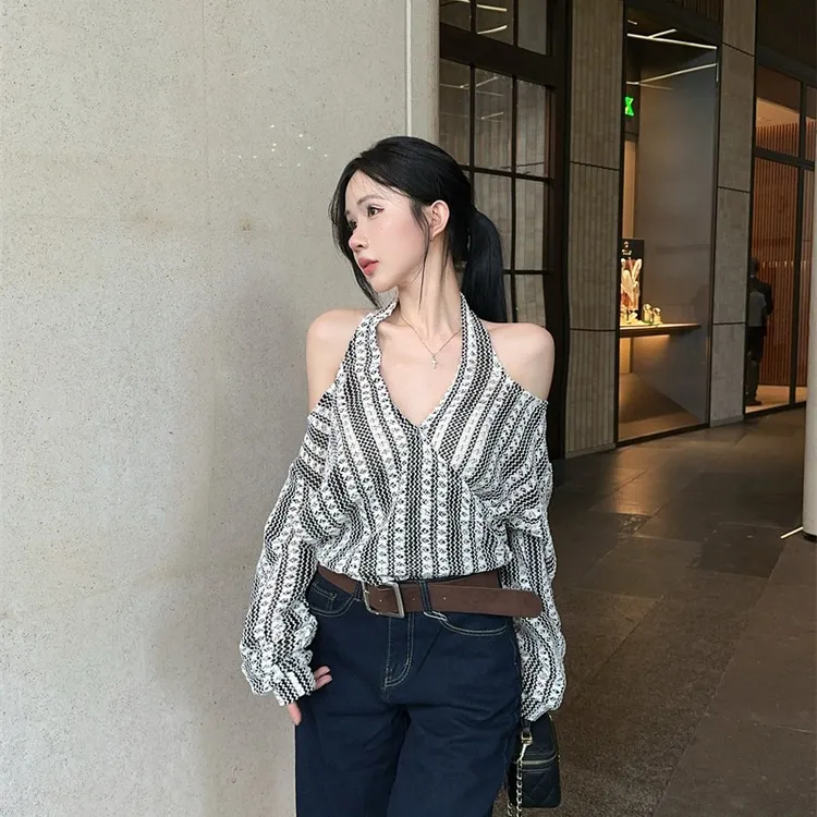 设计感镂空针织衫女辣妹性感条纹挂脖T恤秋时尚个性露背长袖上衣