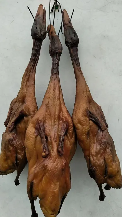 柴火烟熏腊鸭整只农家土特产