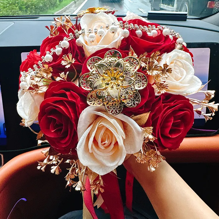 中式新娘金色手捧花仿真玫瑰手捧花束接亲结婚秀禾搭配摄影道具