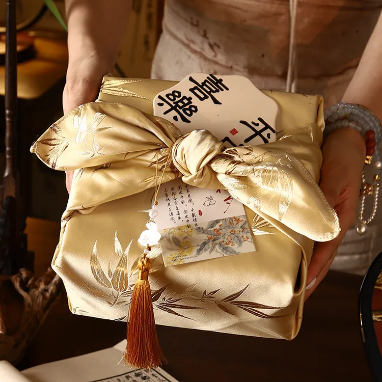 中秋节高端月饼礼盒装团购定制送礼送人亲戚女友长辈2025和果子