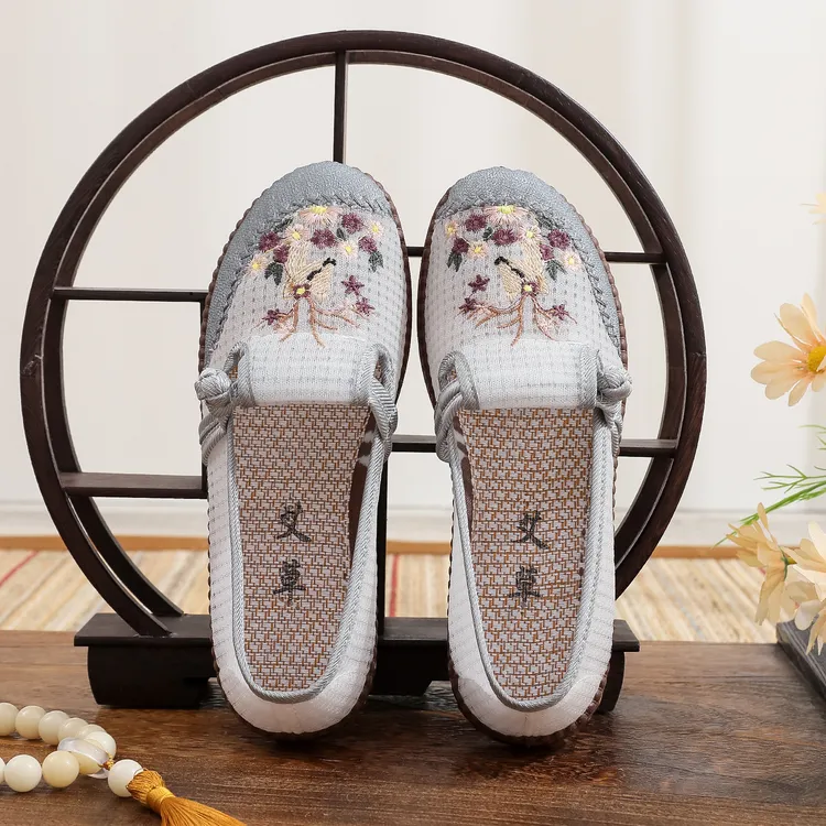 中老年民族风透气一脚蹬绣花浅口布鞋网鞋鞋软底软面老北京布鞋女