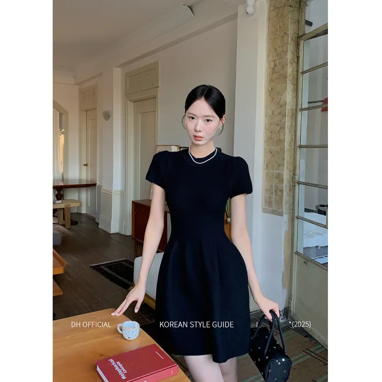 DH OFFICIAL 大花【巴黎艺术生 Paris】气质针织显瘦短袖短连衣裙