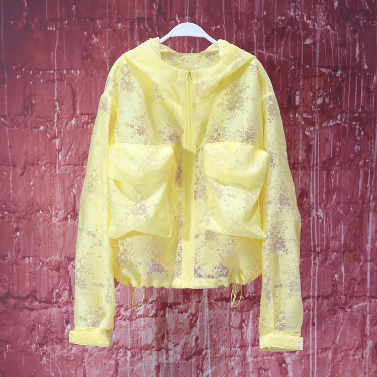【亮哥女装】欧货小众设计师高定鹅黄色镂空暗提花连帽防晒衣7608A