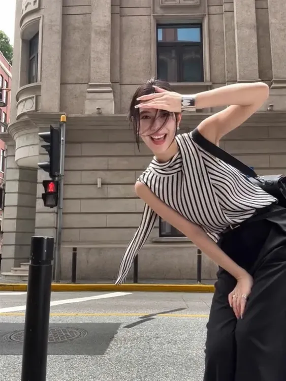 法式简约竖条纹上衣2025夏季新款高级感小众气质挂脖无袖背心衬衫