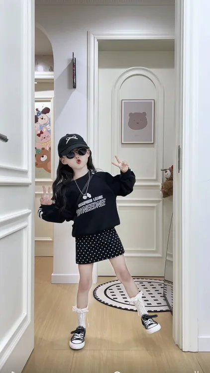 女童秋季新款卫衣套装洋气女宝宝字母竖条纹卫衣波点短裙两件套