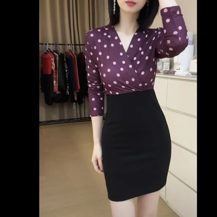 加绒紫色波点拼接性感辣妹双层撞色连衣裙时尚修身展现独特魅力