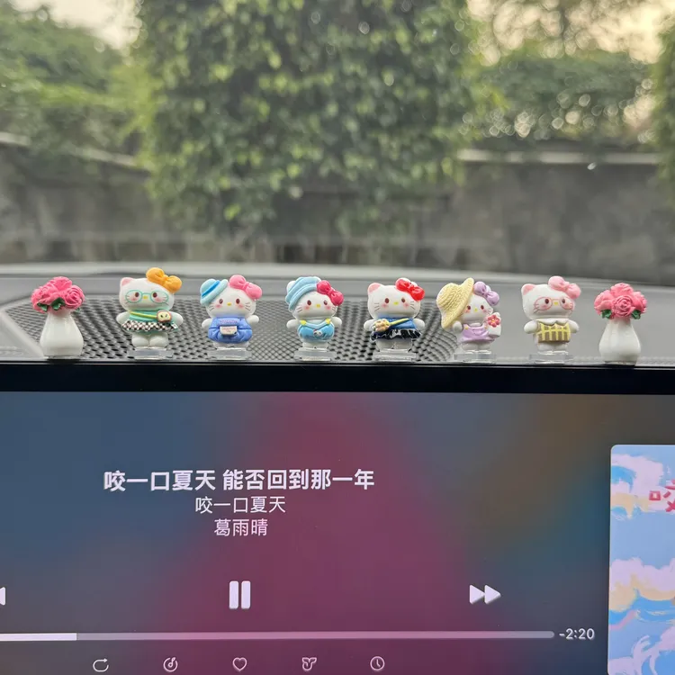 可爱新款kt猫摆件卡通车载摆件汽车电动车车内饰品中控台装饰