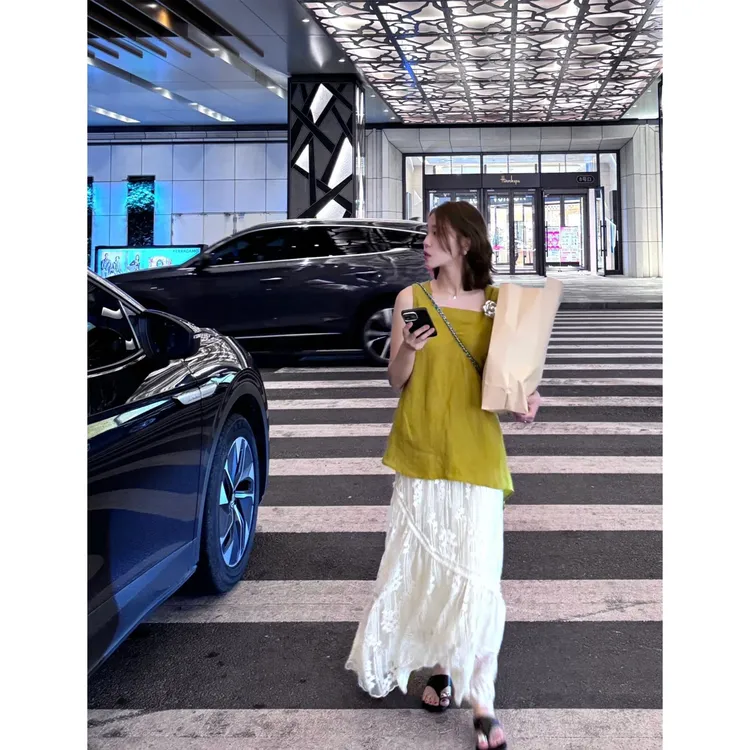 时尚小众高级设计款纯色简约背心上衣百搭显瘦休闲半身裙套装女