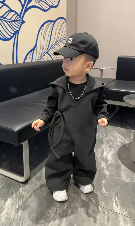 男女童春秋装新款连体裤童装儿童洋气宝宝黑色连帽连体衣打底衫潮