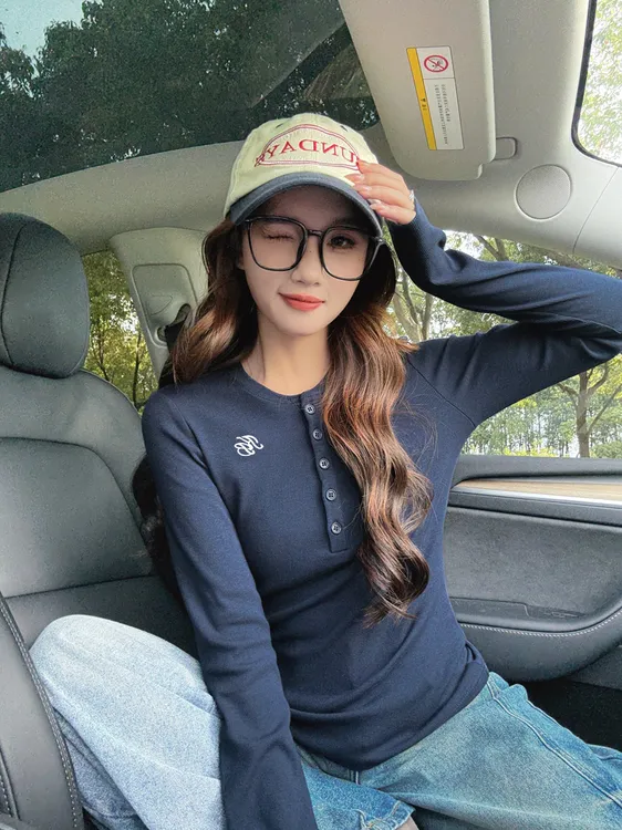美式小众纽扣长袖T恤女秋季新款时尚内搭打底衫辣妹修身显瘦上衣