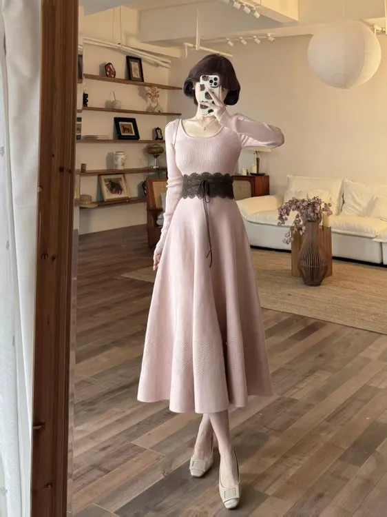 蕾英俊-慢调巴黎-纯欲U领针织连衣裙女收腰显瘦打底裙-JFD6865