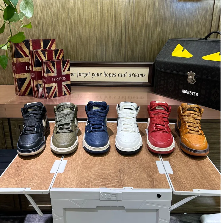 秋冬高帮时尚休闲板鞋百搭油蜡皮舒适轻奢保暖厚底增高男士运动鞋