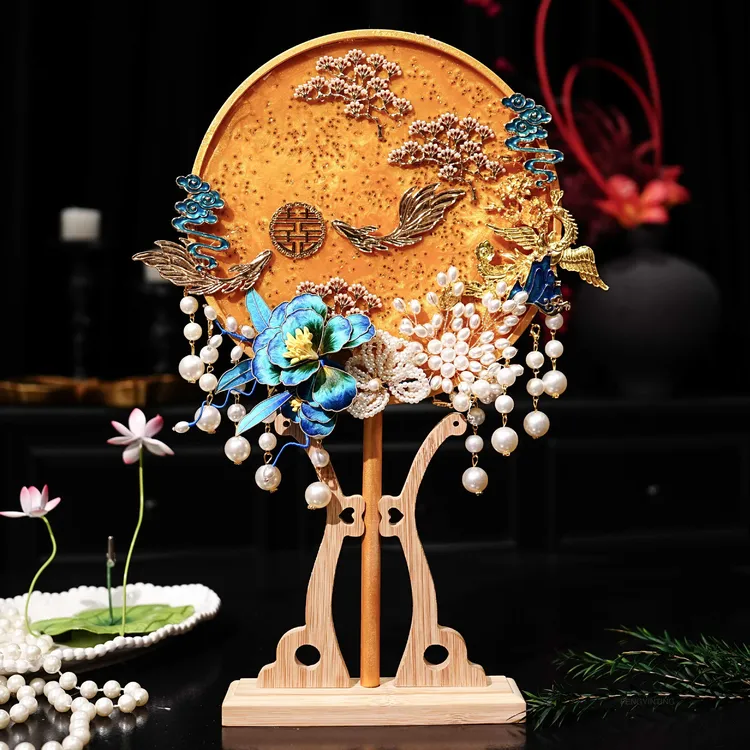 水晶绒花团扇新娘结婚金色水扇手工成品秀禾喜扇婚礼中式婚扇子