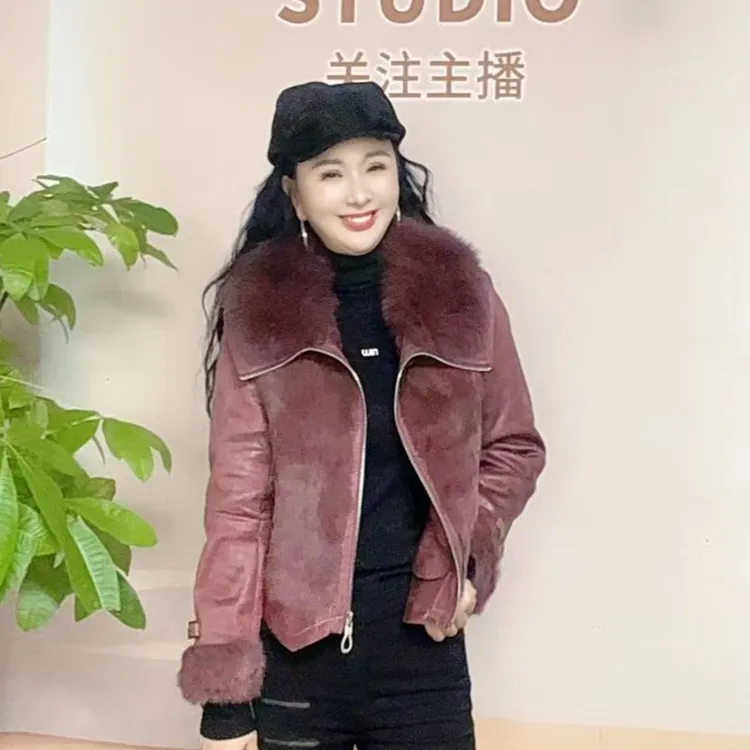 2025新款收腰显瘦皮毛一体兔毛外套冬季修身显瘦狐狸毛领