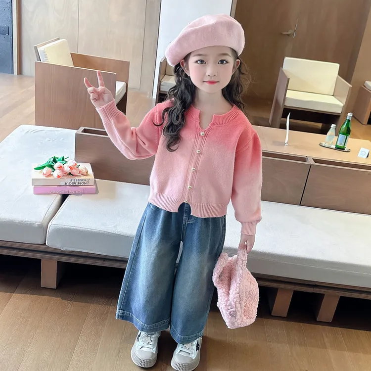 女童春装毛衣2025新款两件套装宝宝春秋季儿童牛仔裤洋气韩版线衫
