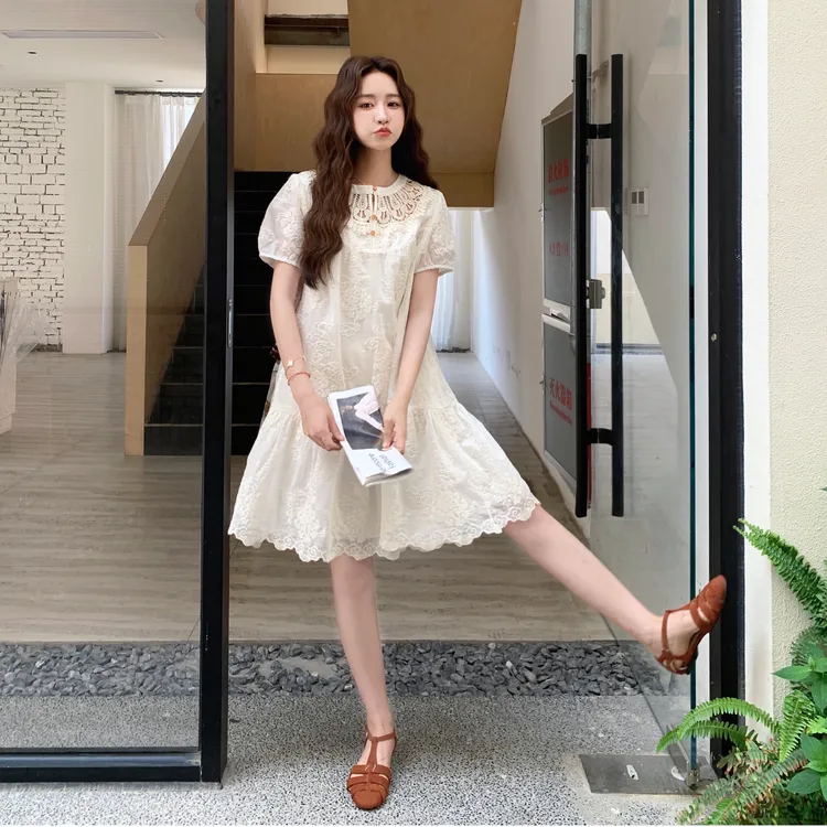 韩系减龄连衣裙女2025新款夏甜美俏皮刺绣拼接泡泡袖显瘦遮肉裙子
